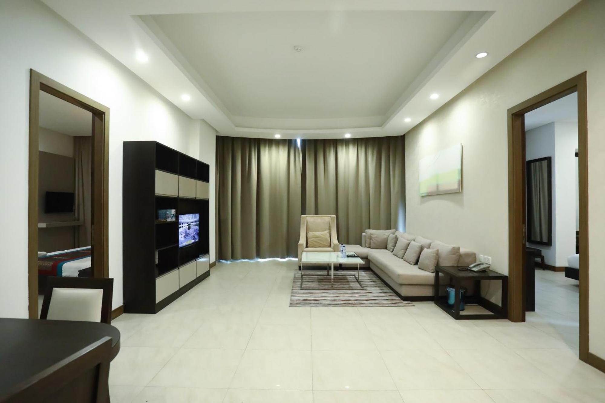 Landway Suite Manamah Buitenkant foto